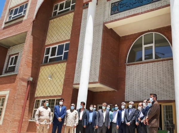 تحویل&nbsp;کلید دبیرستان برکت شهر ایلام به مدیرکل آموزش و پرورش