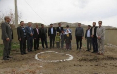 کلنگ زنی مدرسه یک کلاسه ماهوته آبدانان با همت خیر نیک&zwnj;اندیش