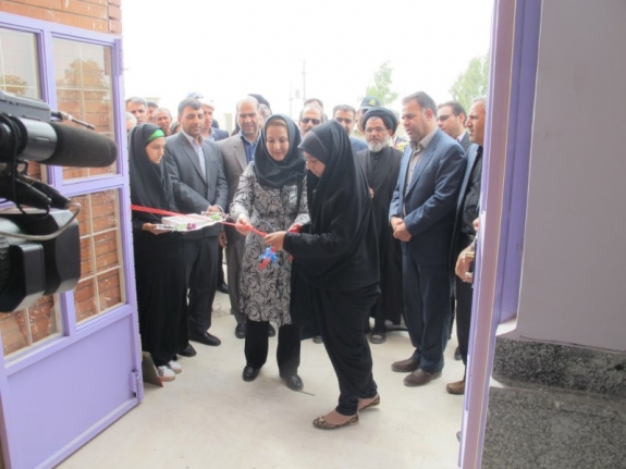 افتتاح دبیرستان دخترانه زهره جاوید کرمانی بر ای شقایق های یادگار از جنگ دشت عباس از استان ایلام