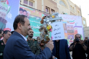 استاندار ایلام: نقش دانش آموزان و معلمان در بزنگاه&zwnj;های تاریخی انقلاب بی بدیل است