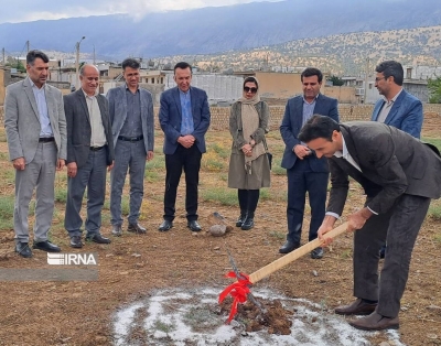 کلنگ هنرستان مشارکتی بدره با کمک زوج خیر به زمین زده شد